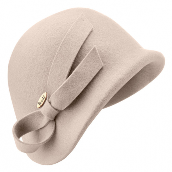 Topi cloche dengan bahan wol yang halus